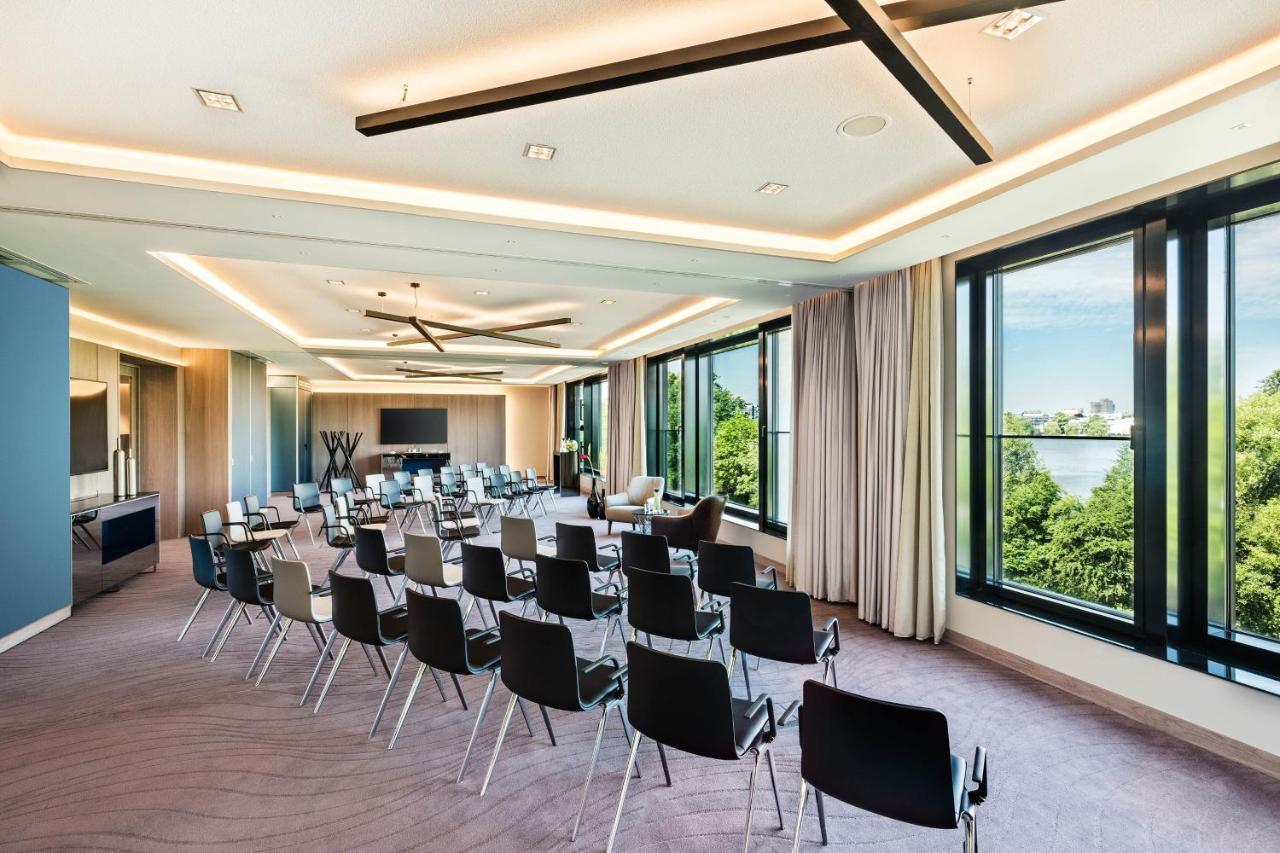 Le Meridien Hamburg Exterior foto Meeting room