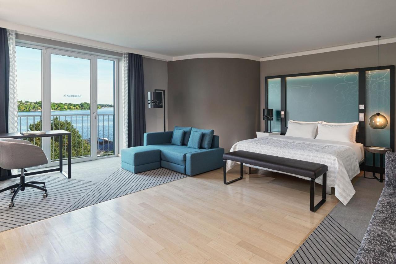 Le Meridien Hamburg Exterior foto A room at the hotel