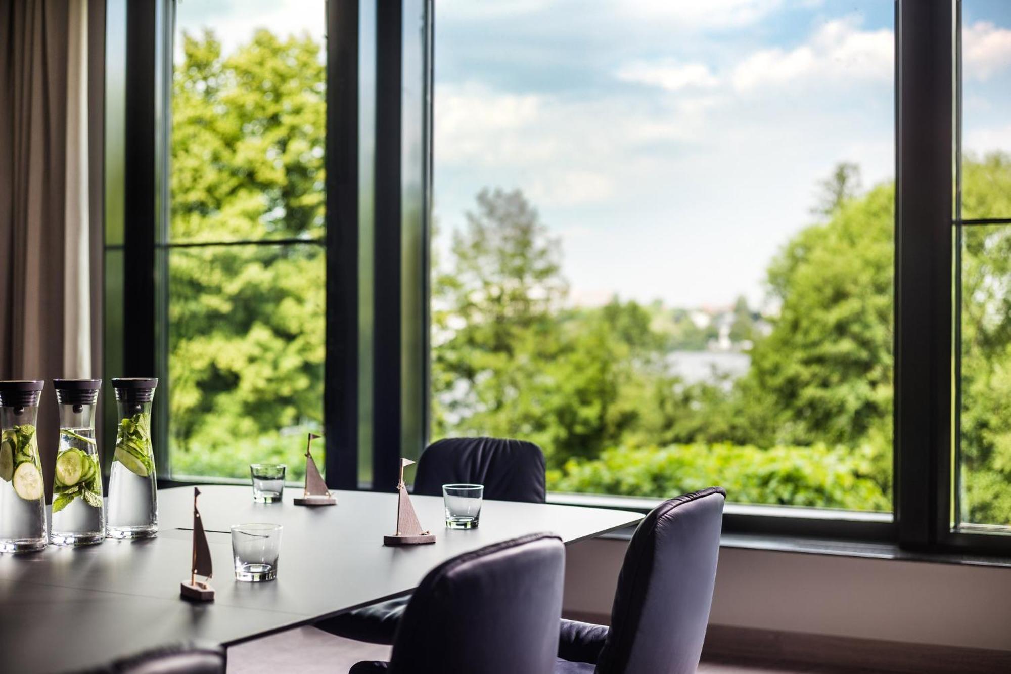 Le Meridien Hamburg Exterior foto Meeting room