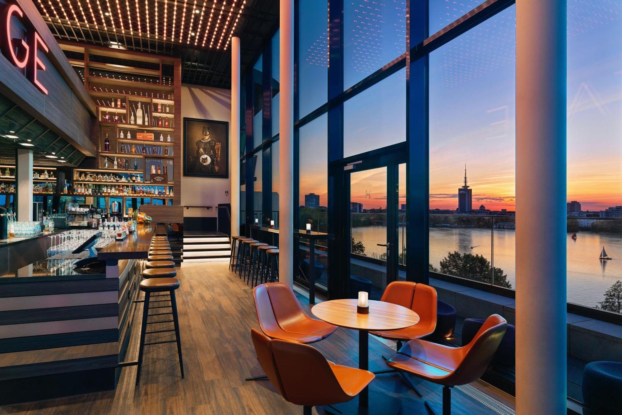 Le Meridien Hamburg Exterior foto Skyline Bar