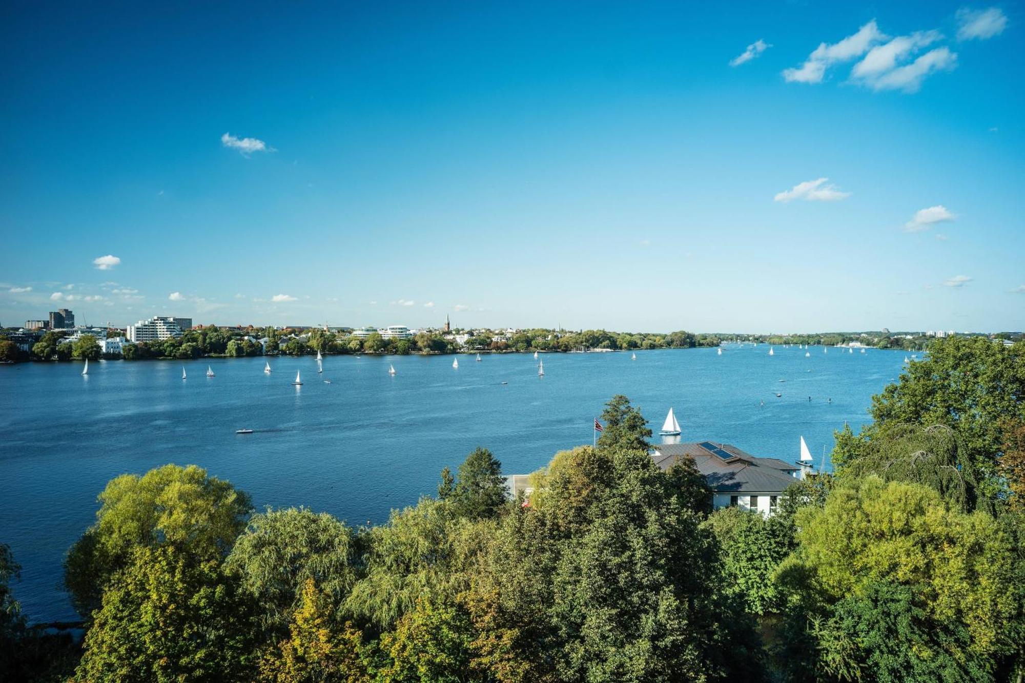 Le Meridien Hamburg Exterior foto View of the river from the observation tower